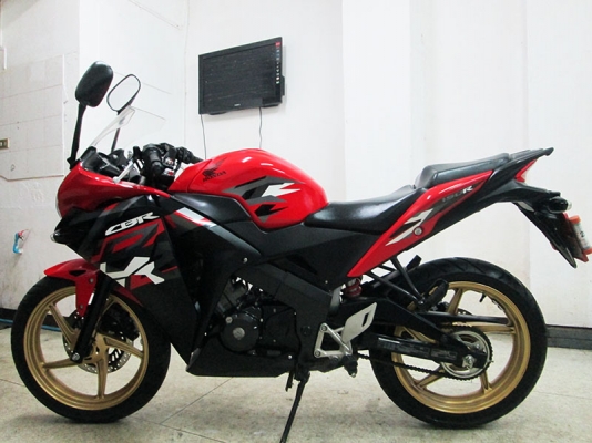 สด ผ่อน ขาย Honda CBR 150 R ไมล์แท้ 6948 กม ปี 2017 สภาพเดิมๆ เครื่องหัวฉีดประหยัดน้ำมัน