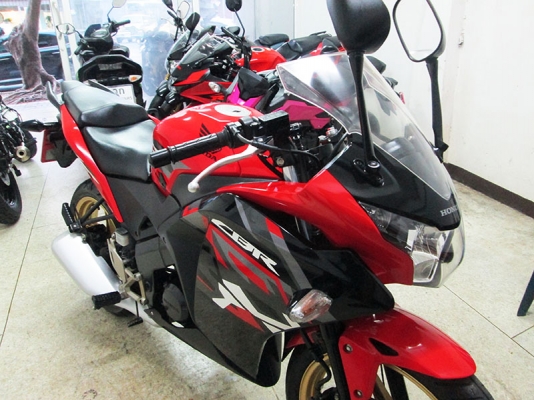 สด ผ่อน ขาย Honda CBR 150 R ไมล์แท้ 6948 กม ปี 2017 สภาพเดิมๆ เครื่องหัวฉีดประหยัดน้ำมัน