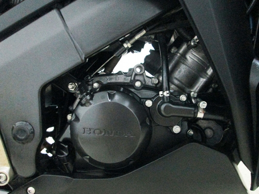 สด ผ่อน ขาย Honda CBR 150 R ไมล์แท้ 6948 กม ปี 2017 สภาพเดิมๆ เครื่องหัวฉีดประหยัดน้ำมัน