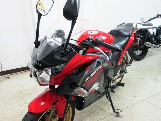 สด ผ่อน ขาย Honda CBR 150 R ไมล์แท้ 6948 กม ปี 2017 สภาพเดิมๆ เครื่องหัวฉีดประหยัดน้ำมัน