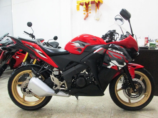 สด ผ่อน ขาย Honda CBR 150 R ไมล์แท้ 6948 กม ปี 2017 สภาพเดิมๆ เครื่องหัวฉีดประหยัดน้ำมัน