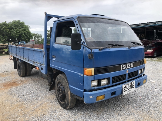 ขายครับ รถบรรทุก 6 ล้อ ISUZU NPR115hp 5 เมตร สวยเดิมพร้อมใช้งาน ราคาพิเศษสุดๆ