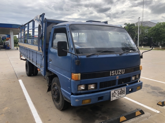 ขายครับ รถบรรทุก 6 ล้อ ISUZU NPR115hp 5 เมตร สวยเดิมพร้อมใช้งาน ราคาพิเศษสุดๆ