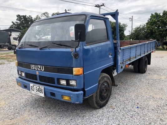ขายครับ รถบรรทุก 6 ล้อ ISUZU NPR115hp 5 เมตร สวยเดิมพร้อมใช้งาน ราคาพิเศษสุดๆ