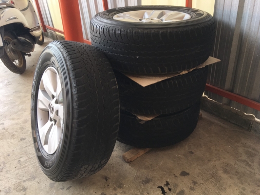 ขาย ชุดยางพร้อมเเม็ก revo ปี 2015 ขอบ 17 ติดต่อ 086-8289953 ช่างเเขก