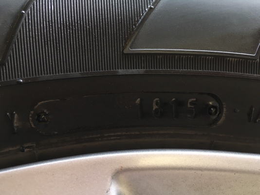 ขาย ชุดยางพร้อมเเม็ก revo ปี 2015 ขอบ 17 ติดต่อ 086-8289953 ช่างเเขก