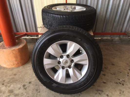 ขาย ชุดยางพร้อมเเม็ก revo ปี 2015 ขอบ 17 ติดต่อ 086-8289953 ช่างเเขก