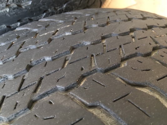 ขาย ชุดยางพร้อมเเม็ก revo ปี 2015 ขอบ 17 ติดต่อ 086-8289953 ช่างเเขก