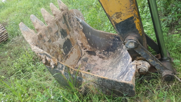 ขาย แบคโฮ KOMATSU PC150 เครื่องเดิม ปั้มดีช่วงล่างโซ่สวย ใบเต็ม เอวแน่น เอกสารใบซื้อขาย ราคาต่อรองได้ครับ