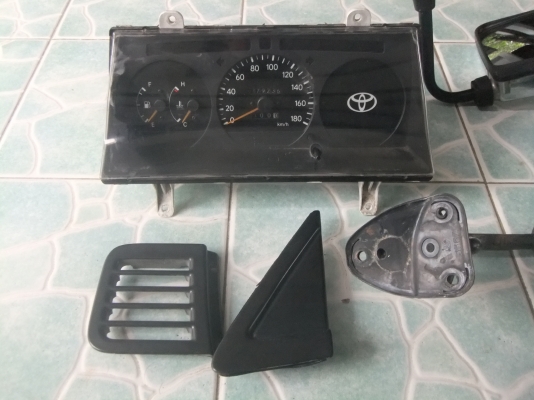 กระจกคอนวอยติดรถตู้ Toyota Made in Japan ยุ่นแท้ สภาพดี สวย สมบูรณ์ พร้อมใช้ กระจกคอนวอยติดรถตู้ Toyota Made in Japan ยุ่นแท้ สภาพดี สวย สมบูรณ์ พร้อมใช้