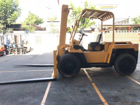 ขายฟอร์คลิฟต์ TCM FD6 ยกได้6ตัน เสาสูง3เมตร ดีเซลเกียร์อโต้ แผงงายกตู้ยาว 2.10เมตร ราคา 185,000งายกตู้ยาว