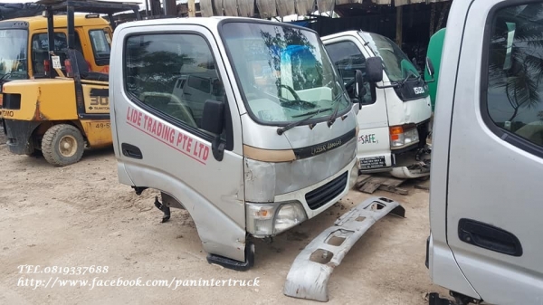 SALE**สินค้าเก่านอก หัวเก๋งรถบรรทุก 4 ล้อใหญ่ ,6 ล้อเล็ก CABIN TOYOTA DYNA 200-300 (ตาหวาน /มีขาหลัง/ รุ่นยกหัวไม่ได้)
