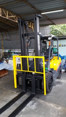 ขายรถยกโฟล์คลิฟท์ TCM ขนาด 3ตัน เสาสูง 4 เมตร ติดตั้งอุปกรณ์พิเศษไซด์ชิฟ (รถนอก )