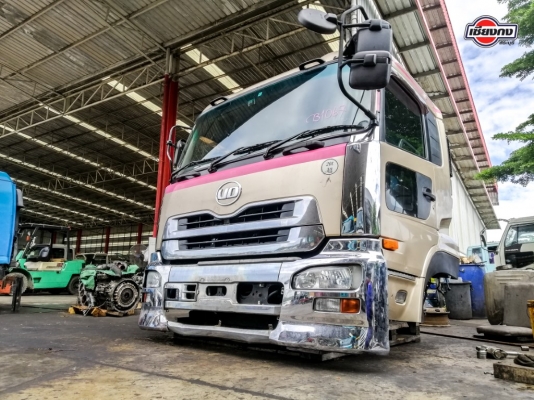 หัวเก๋ง Nissan UD Quon กันชนโครเมียม