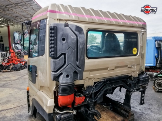 หัวเก๋ง Nissan UD Quon กันชนโครเมียม