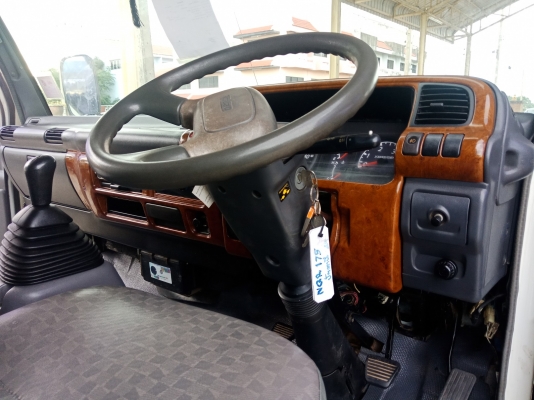 ISUZU NQR 175 แรง ยาว 5.5 ม.รถห้างแท้