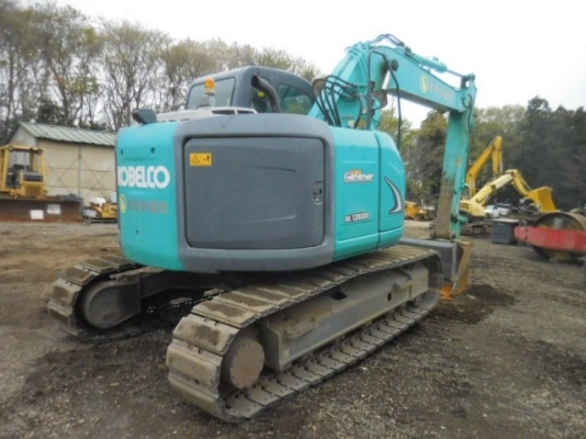 SK135-yy06  2XXX ชม  KOBELCO (รถนอก นำเข้า ขายถูก)@1,850,000บาท เครื่องดีปั่มแรง ไฟฟ้าครบ รถนอกเพิ่งนำเข้ามาใหม่ ยังไม่เคยใช้งานในเมืองไทย คอนโทรลน้ำมัน ปั้มนี้ว เครื่องดีปั้มเเรงเร็วแรงไม่โหลดพร้อมใช้ บูมอาร์มสวย ช่วงล่างดี รถสวย เร็วแรง ไม่โหลด รถพร้อมใ
