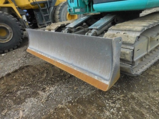 SK135-yy06  2XXX ชม  KOBELCO (รถนอก นำเข้า ขายถูก)@1,850,000บาท เครื่องดีปั่มแรง ไฟฟ้าครบ รถนอกเพิ่งนำเข้ามาใหม่ ยังไม่เคยใช้งานในเมืองไทย คอนโทรลน้ำมัน ปั้มนี้ว เครื่องดีปั้มเเรงเร็วแรงไม่โหลดพร้อมใช้ บูมอาร์มสวย ช่วงล่างดี รถสวย เร็วแรง ไม่โหลด รถพร้อมใ