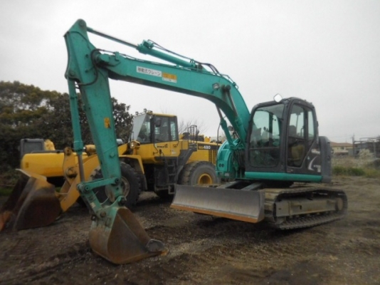 SK135-yy06  2XXX ชม  KOBELCO (รถนอก นำเข้า ขายถูก)@1,850,000บาท เครื่องดีปั่มแรง ไฟฟ้าครบ รถนอกเพิ่งนำเข้ามาใหม่ ยังไม่เคยใช้งานในเมืองไทย คอนโทรลน้ำมัน ปั้มนี้ว เครื่องดีปั้มเเรงเร็วแรงไม่โหลดพร้อมใช้ บูมอาร์มสวย ช่วงล่างดี รถสวย เร็วแรง ไม่โหลด รถพร้อมใ