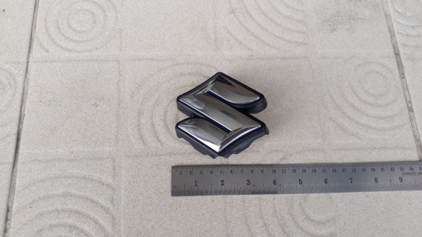 โลโก้ Suzuki ติดกระจังหน้า Suzuki WAGON R โลโก้ Suzuki ติดกระจังหน้า Suzuki WAGON R