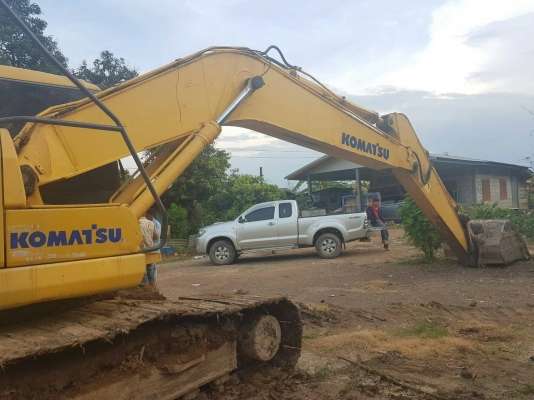 มี VDO ให้ชม.KOMATSU PC200-7 ไฟเต็มระบบดีไม่มีเอกสารราคา 650000