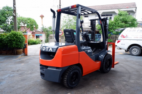 ขายรถฟอร์คลิฟท์เก่านำเข้าจากญี่ปุ่นTOYOTA 8FD30
