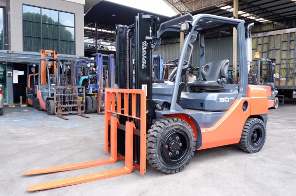ขายรถฟอร์คลิฟท์เก่านำเข้าจากญี่ปุ่นTOYOTA 8FD30