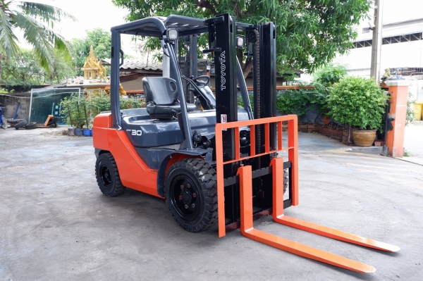 ขายรถฟอร์คลิฟท์เก่านำเข้าจากญี่ปุ่นTOYOTA 8FD30