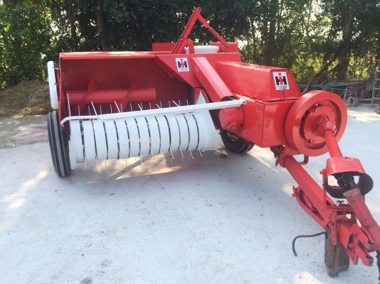 ขายเครื่องอัดฟาง อินเตอร์ B47 เก่านอกไม่ผ่านการใช้งานในไทย