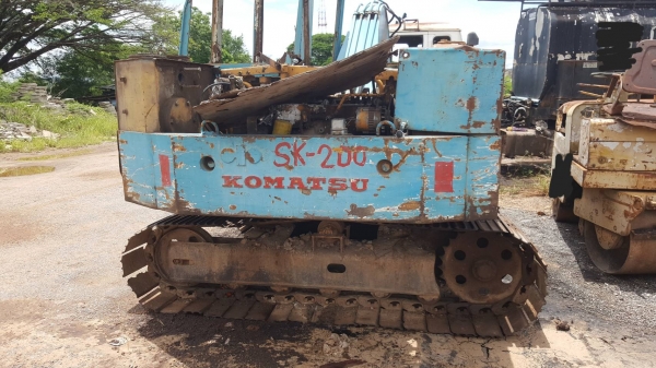 ขายตามสภาพ แบคโฮ KOMATSU 10HT ไม่มีฝาสูบ ไม่มีปั้มไฮดรอริค ราคาต่อรองได้ครับ
