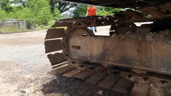 ขายตามสภาพ แบคโฮ KOMATSU 10HT ไม่มีฝาสูบ ไม่มีปั้มไฮดรอริค ราคาต่อรองได้ครับ
