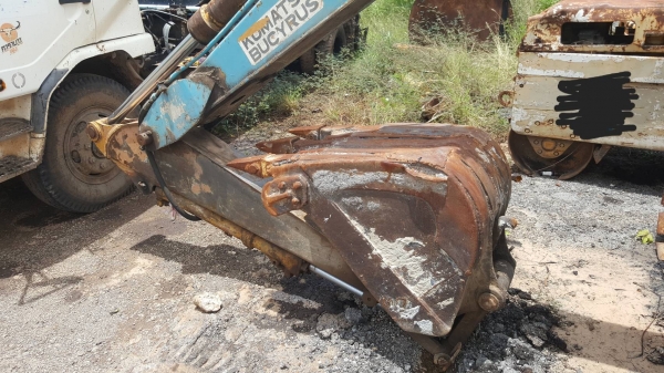 ขายตามสภาพ แบคโฮ KOMATSU 10HT ไม่มีฝาสูบ ไม่มีปั้มไฮดรอริค ราคาต่อรองได้ครับ