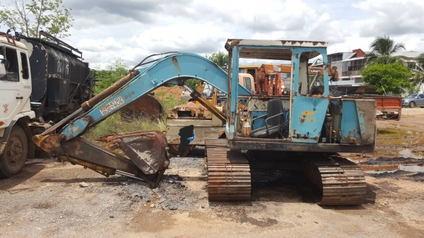 ขายตามสภาพ แบคโฮ KOMATSU 10HT ไม่มีฝาสูบ ไม่มีปั้มไฮดรอริค ราคาต่อรองได้ครับ ขายตามสภาพ แบคโฮ KOMATSU 10HT ไม่มีฝาสูบ ไม่มีปั้มไฮดรอริค ราคาต่อรองได้ครับ