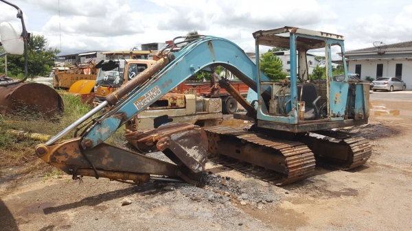 ขายตามสภาพ แบคโฮ KOMATSU 10HT ไม่มีฝาสูบ ไม่มีปั้มไฮดรอริค ราคาต่อรองได้ครับ