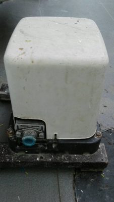 ขายปั๊มถังสสี่เหลี่ยม Hitachi 200W มือ2