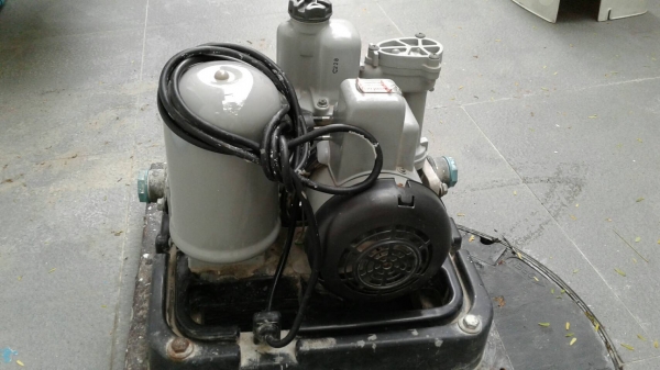 ขายปั๊มถังสสี่เหลี่ยม Hitachi 200W มือ2