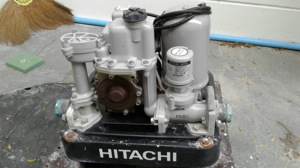 ขายปั๊มถังสสี่เหลี่ยม Hitachi 200W มือ2