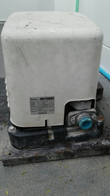 ขายปั๊มถังสสี่เหลี่ยม Hitachi 200W มือ2