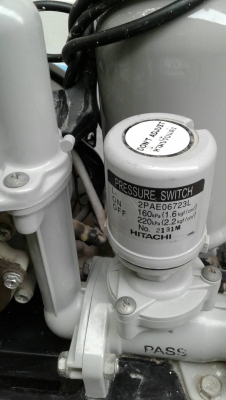 ขายปั๊มถังสสี่เหลี่ยม Hitachi 200W มือ2