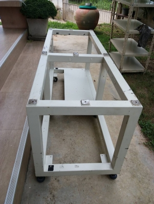 โครงเครื่องจักร ขนาด 60x175x72 ซม.มีลูกล้อ 6 ล้อ ขาปรับระดับ 6 อัน
