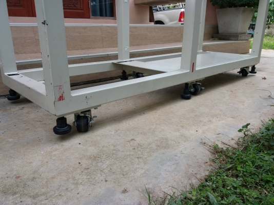 โครงเครื่องจักร ขนาด 60x175x72 ซม.มีลูกล้อ 6 ล้อ ขาปรับระดับ 6 อัน