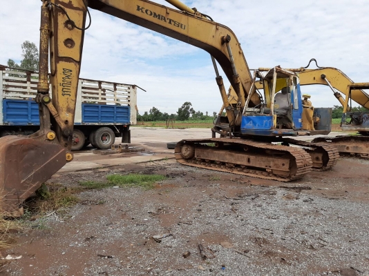 ขายตามสภาพ แบคโฮ KOMATSU PC200-3 เครื่องดี ปั้มดี เอวมีขยับ รถเคยตะแคงข้างมาหัวเก๋งบุบบ เอกสารใบซื้อขาย