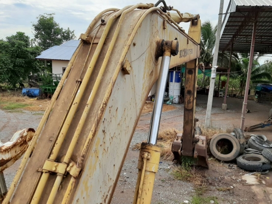 ขายตามสภาพ แบคโฮ KOMATSU PC200-3 เครื่องดี ปั้มดี เอวมีขยับ รถเคยตะแคงข้างมาหัวเก๋งบุบบ เอกสารใบซื้อขาย
