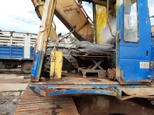 ขายตามสภาพ แบคโฮ KOMATSU PC200-3 เครื่องดี ปั้มดี เอวมีขยับ รถเคยตะแคงข้างมาหัวเก๋งบุบบ เอกสารใบซื้อขาย
