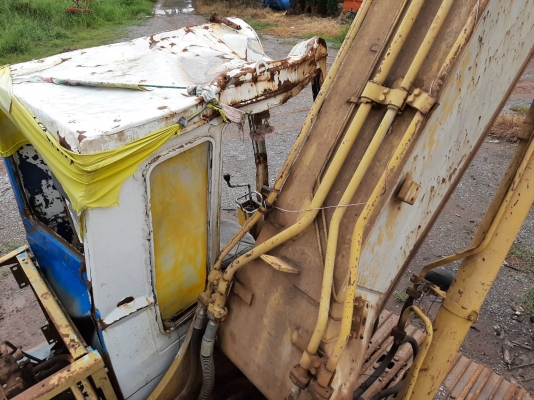 ขายตามสภาพ แบคโฮ KOMATSU PC200-3 เครื่องดี ปั้มดี เอวมีขยับ รถเคยตะแคงข้างมาหัวเก๋งบุบบ เอกสารใบซื้อขาย