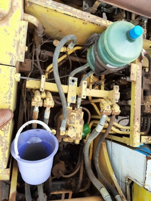 ขายตามสภาพ แบคโฮ KOMATSU PC200-3 เครื่องดี ปั้มดี เอวมีขยับ รถเคยตะแคงข้างมาหัวเก๋งบุบบ เอกสารใบซื้อขาย