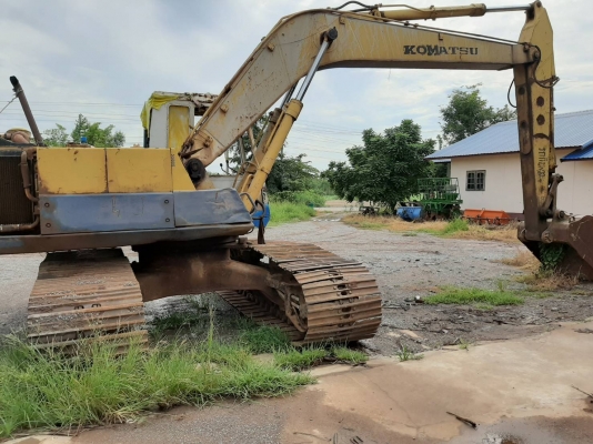 ขายตามสภาพ แบคโฮ KOMATSU PC200-3 เครื่องดี ปั้มดี เอวมีขยับ รถเคยตะแคงข้างมาหัวเก๋งบุบบ เอกสารใบซื้อขาย