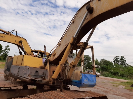 ขายตามสภาพ แบคโฮ KOMATSU PC200-3 เครื่องดี ปั้มดี เอวมีขยับ รถเคยตะแคงข้างมาหัวเก๋งบุบบ เอกสารใบซื้อขาย