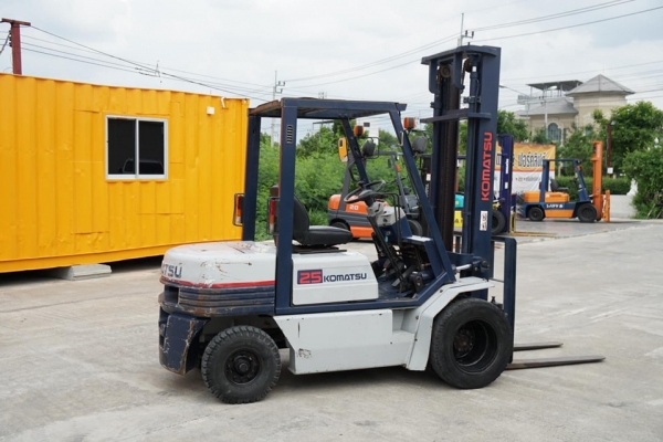 ขายถูกมาก Komatsu FD25-11 ขนาดยก2.5ตัน เครื่องยนตร์ดีเซล เสาสูง3เมตร นำเข้าโดยตรงจากประเทศญี่ปุ่น