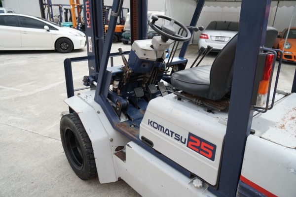 ขายถูกมาก Komatsu FD25-11 ขนาดยก2.5ตัน เครื่องยนตร์ดีเซล เสาสูง3เมตร นำเข้าโดยตรงจากประเทศญี่ปุ่น